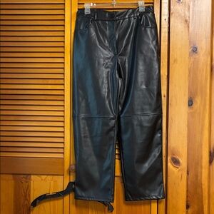 Women's Black Wide Leg Pants 2pockets available length38”waist 16”inseam 13”